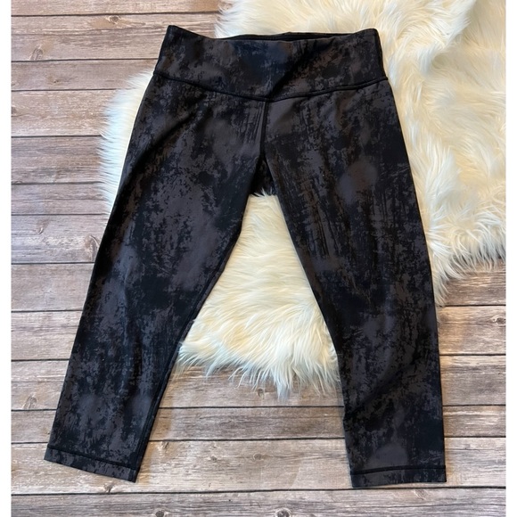Lululemon Cropped Legging Black and Gray 8 - Picture 1 of 2